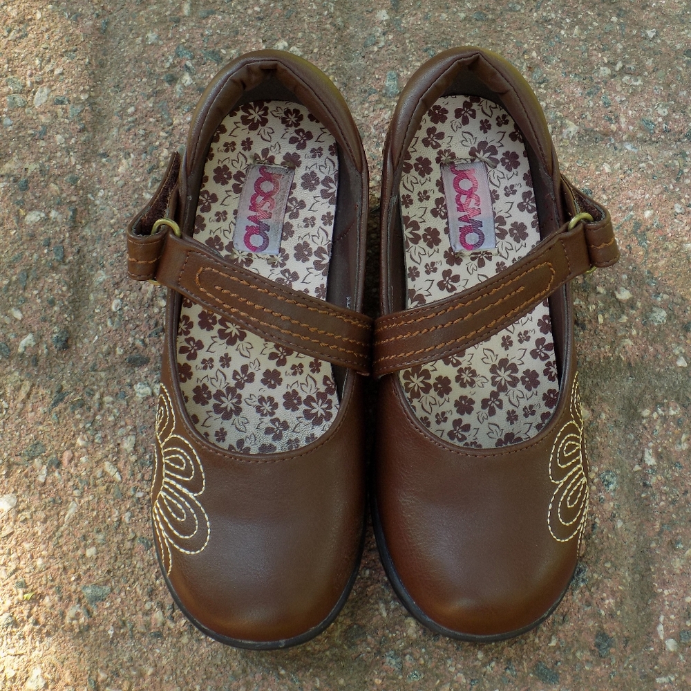 Girls brown shoes